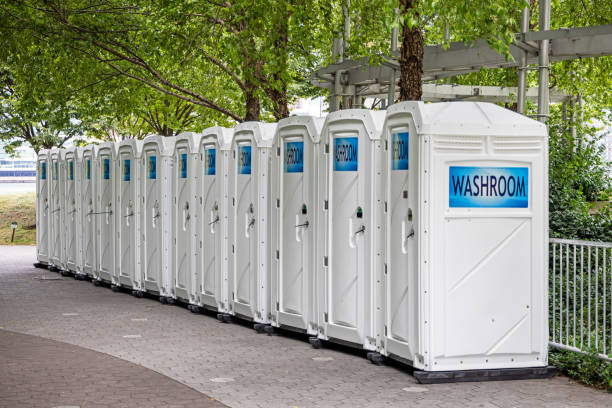 Best Porta potty delivery and setup  in Center Hill, FL